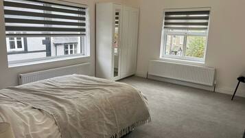 5 bedrooms, free WiFi, bed sheets