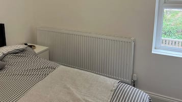 5 bedrooms, free WiFi, bed sheets