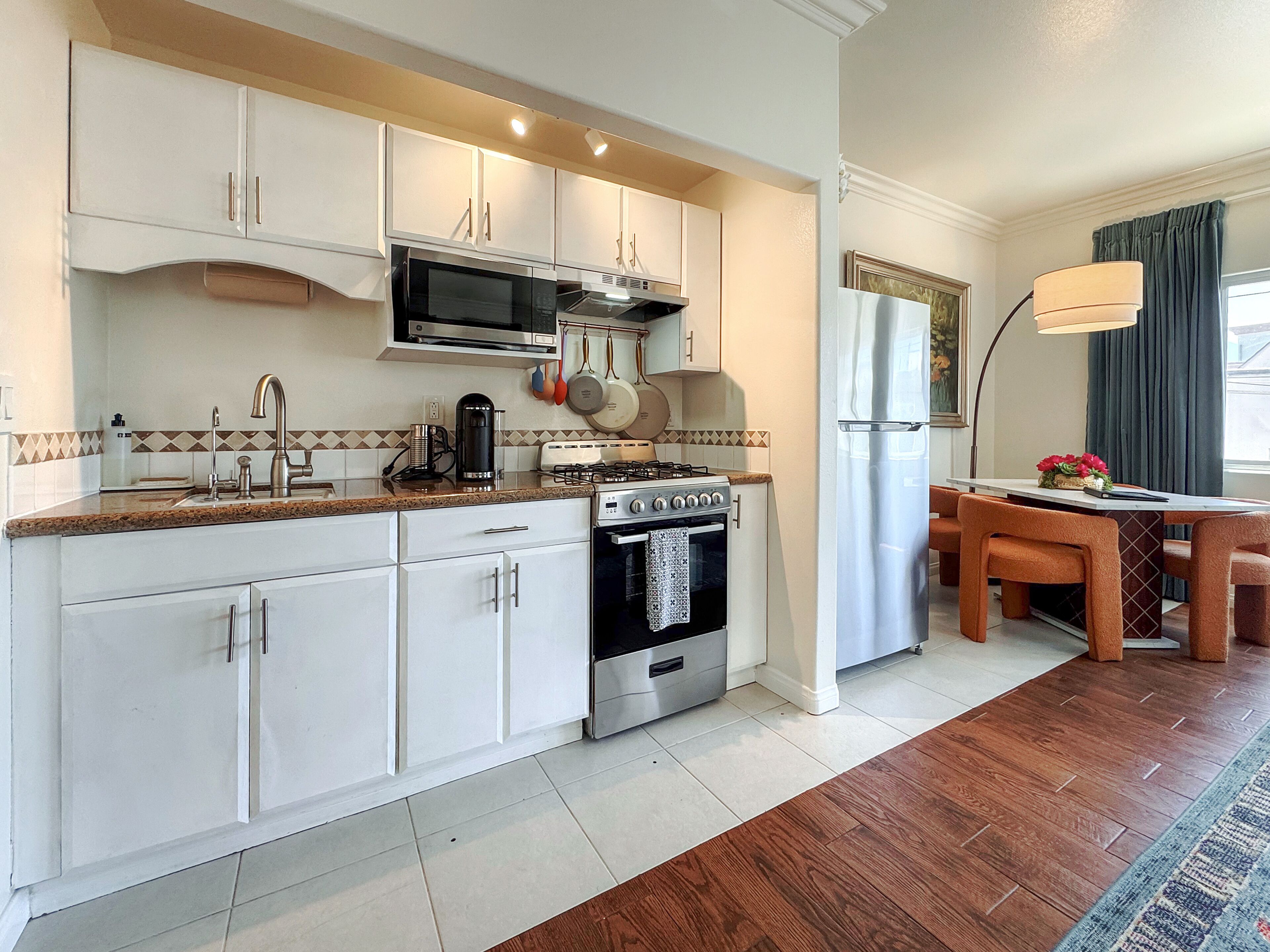 Coffee/tea maker, fridge, microwave, oven