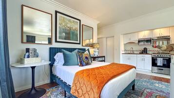 1 bedroom, WiFi (free), bed sheets