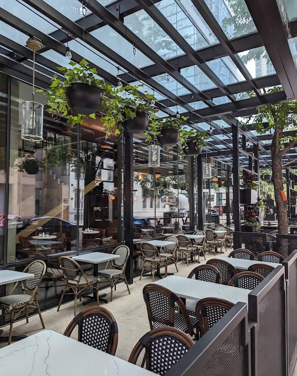 Exterior - Chicago luxury home suites (Chicago)