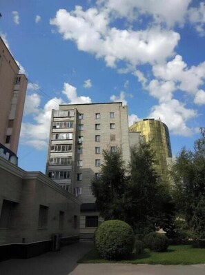 المنشأة من الخارج