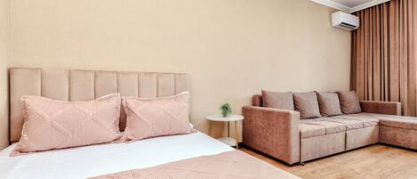 1 habitación, tabla de planchar con plancha, wifi gratis y ropa de cama