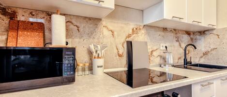 Fridge, microwave, oven, stovetop