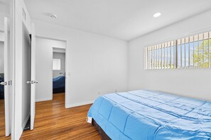 4 bedrooms, iron/ironing board, WiFi, bed sheets - Beachside Work & Creativity Retreat (Carlsbad)