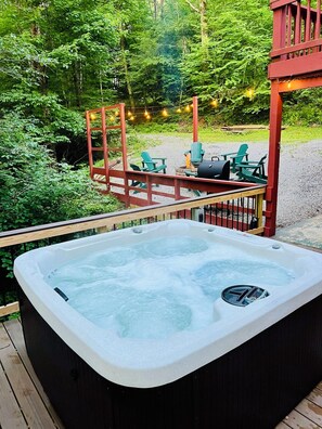 Outdoor spa tub
