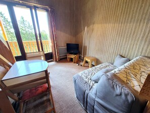 TV - Charmant Duplex au Pied des Pistes – Balcon Plein Sud & Mezzanine (Les Déserts)