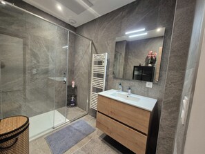 Shower, free toiletries, hair dryer, towels