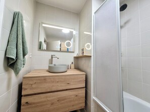 Free toiletries, towels