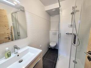 Hair dryer, towels - Cozy apartment in the heart of La Féclaz – sleeps 5 – 48m² (Les Déserts)