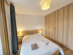 2 habitaciones, cuna de viaje, wifi y ropa de cama 