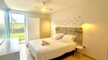 2 makuuhuonetta, työpöytä, silitysrauta/-lauta, internet