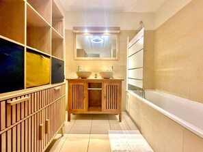 Hair dryer, towels - Le Kerbo, Peace & Private Jacuzzi in Bras-Panon (Bras-Panon)