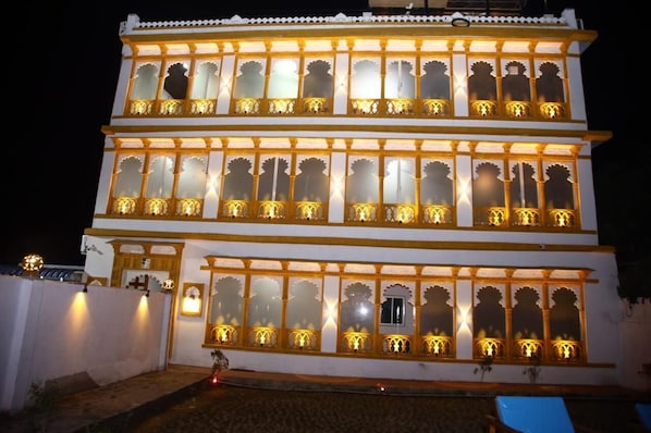 Fachada de la propiedad