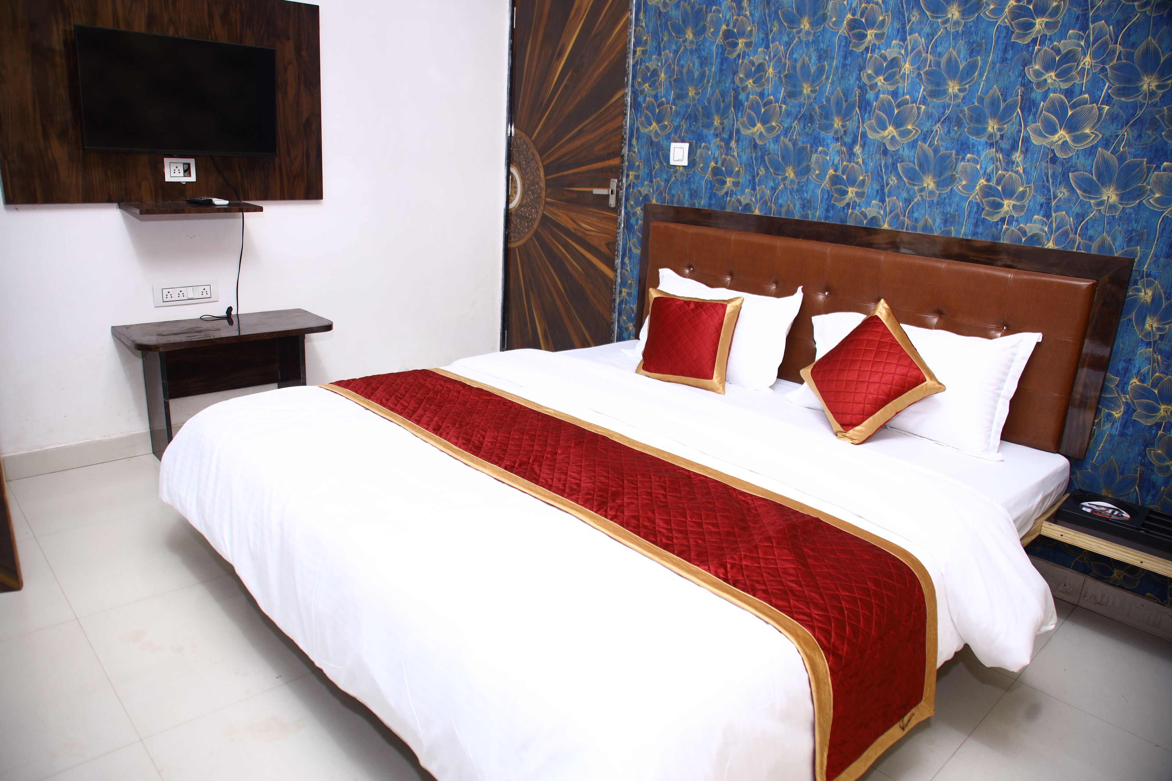 Standard Single Room | Desk