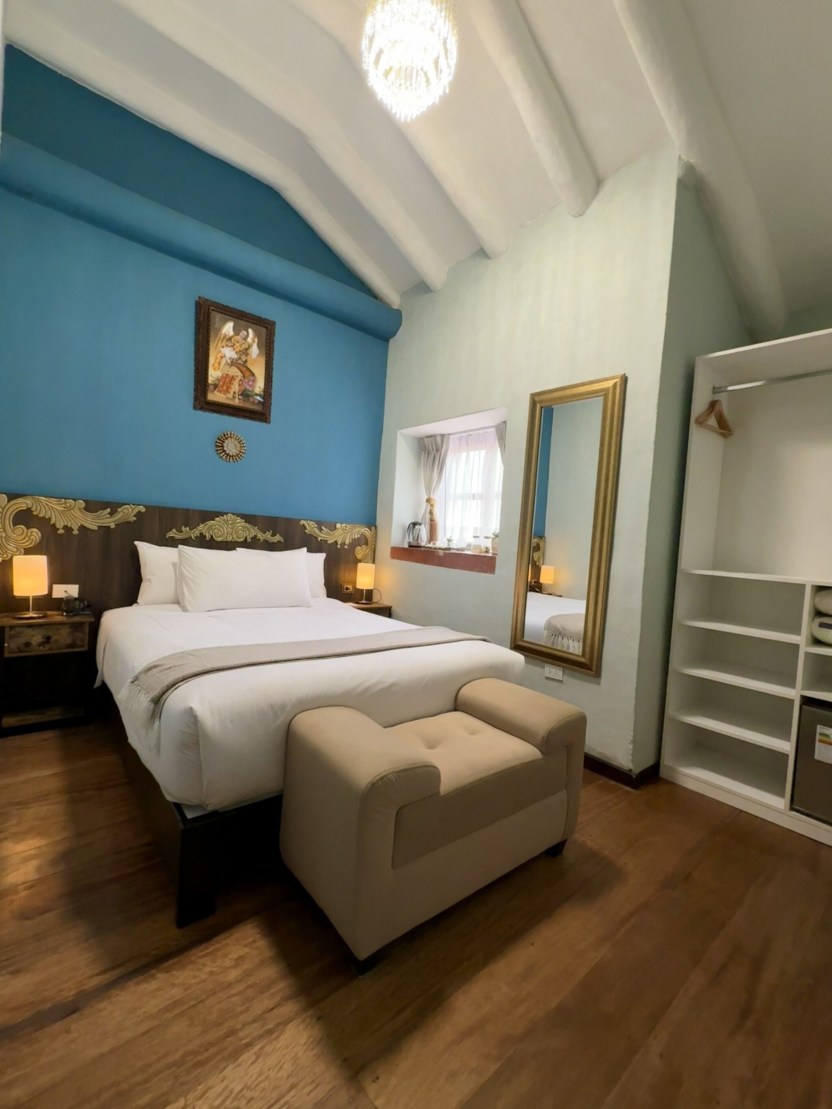 Caja de seguridad en la habitación, cortinas blackout y wifi gratis 