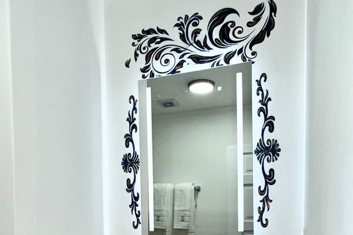 Comfort Triple Room, City View | Bathroom | Shower, hair dryer, slippers, towels
