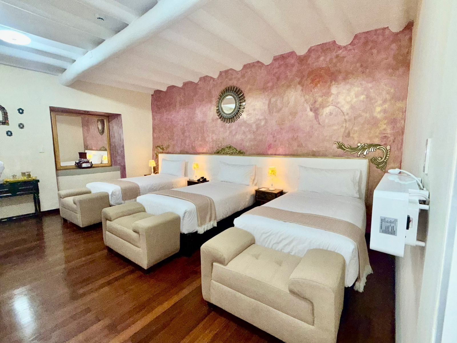 Coffres-forts dans les chambres, rideaux occultants, Wi-Fi gratuit