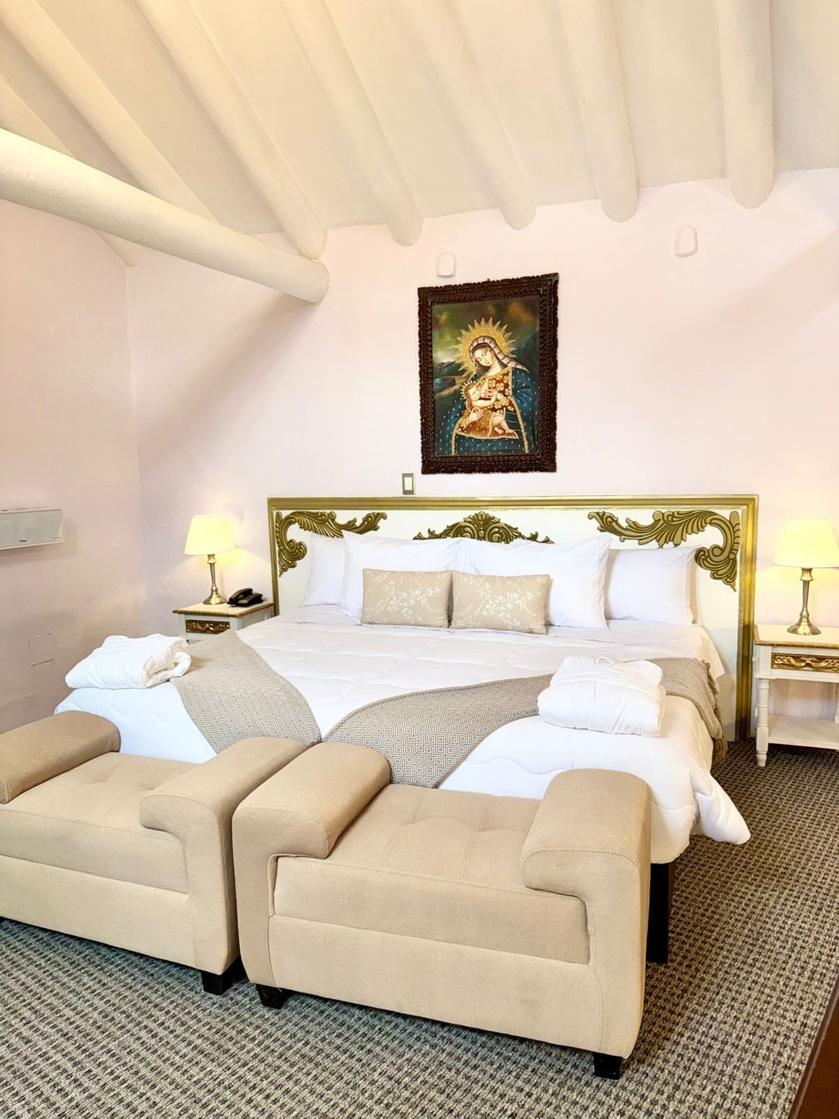 デラックス スイート コートヤードビュー | セーフティボックス (室内)、遮光カーテン、WiFi (無料)