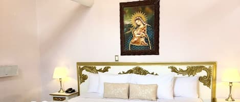 Deluxe Suite, Courtyard View