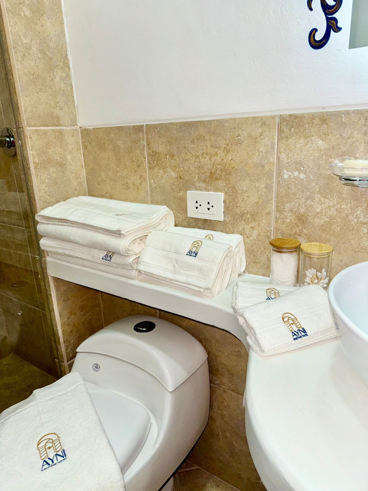 Superior-Doppelzimmer | Badezimmer | Dusche, Haartrockner, Hausschuhe, Handtücher