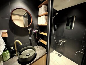 Dusche, Haartrockner, Bidet