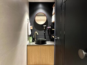 Dusche, Haartrockner, Bidet