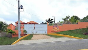 A gated entrance with a sign reading "Villa La Aleman." - Spacious 5-bedroom villa in charming Santo Domingo with AC and Pool (Santo Domingo)