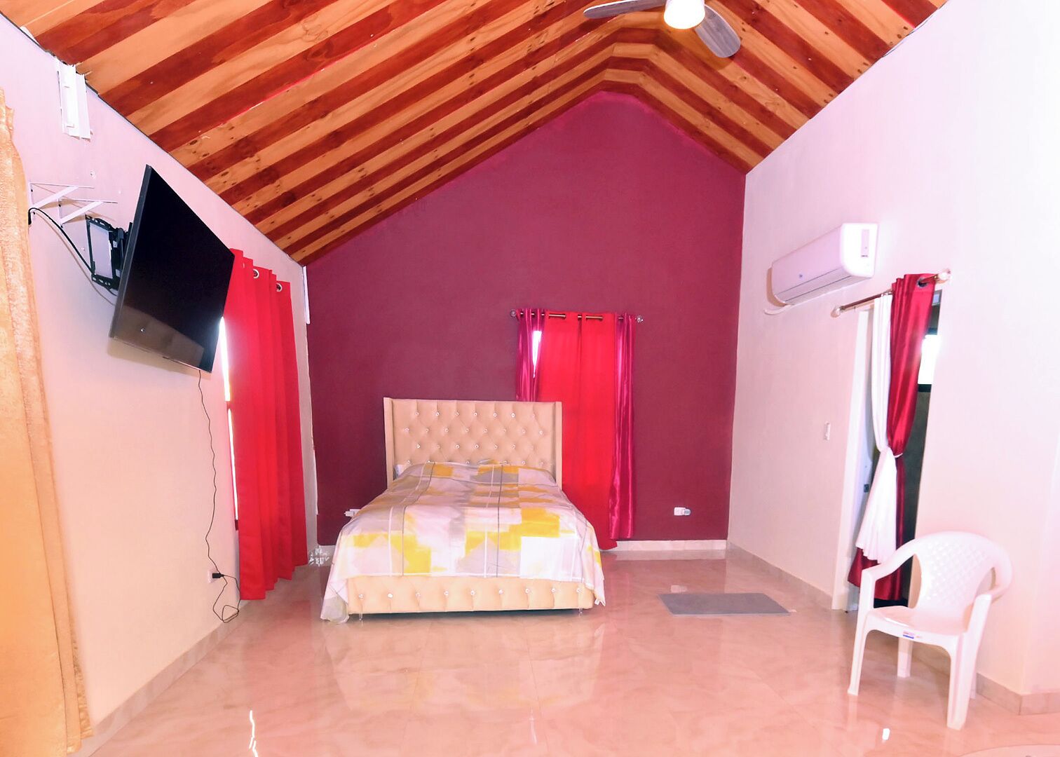 5 bedrooms, WiFi, bed sheets