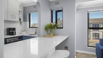 Fridge, oven, toaster, cookware/dishes/utensils