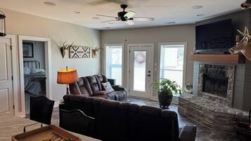 Televisión, chimenea