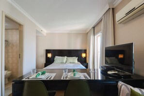 1 bedroom, iron/ironing board, WiFi, bed sheets - Flat 20 min from Allianz with Pool and Free Garage (São Paulo)