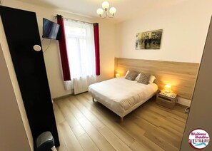 Cortinas blackout, tabla de planchar con plancha y wifi gratis