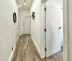 Interior - Charming 2BR with a huge Garden (Greater London)