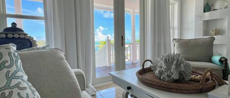 Smart-TV, peis og bøker