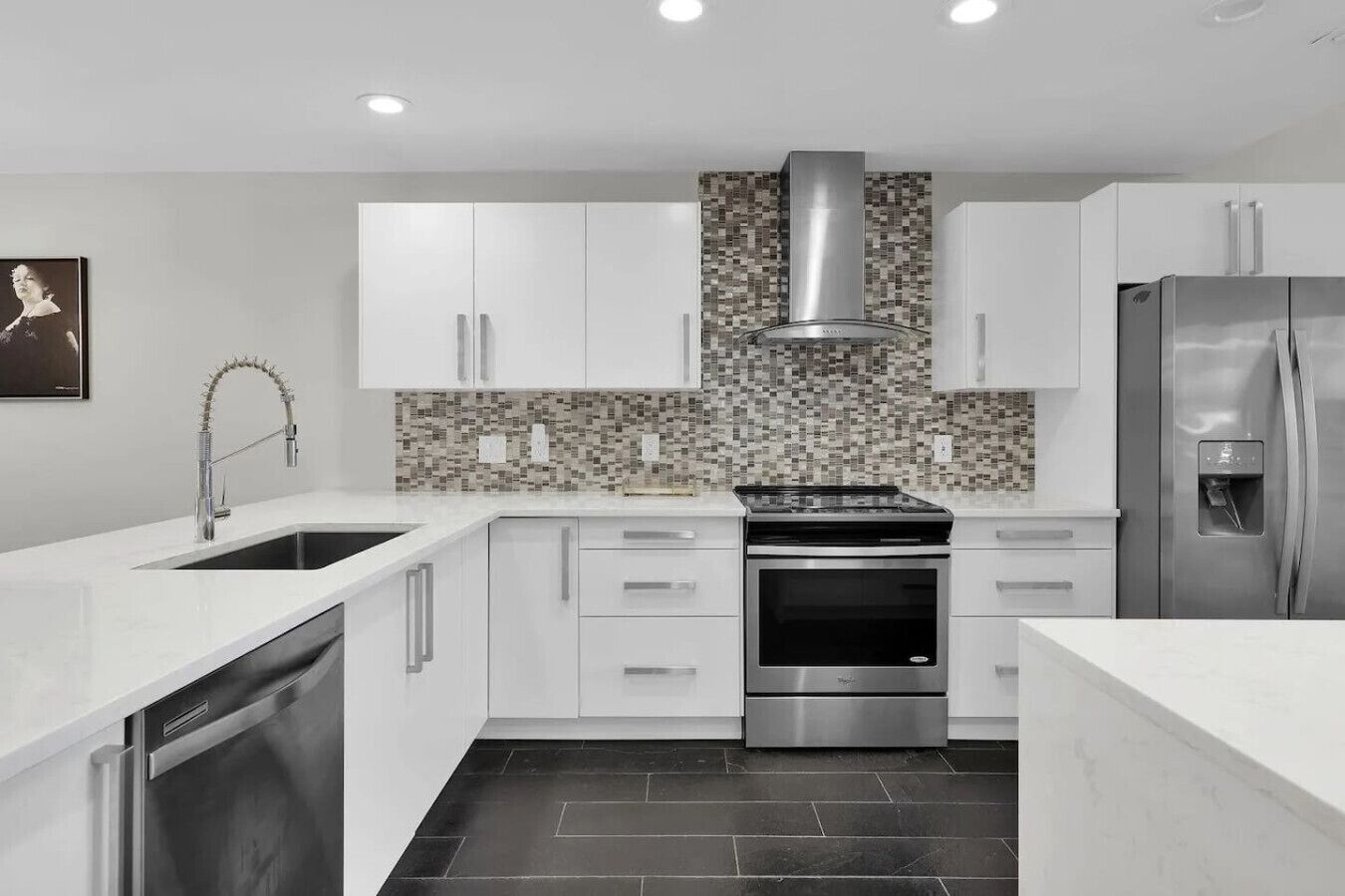 Réfrigérateur, micro-ondes, four, lave-vaisselle