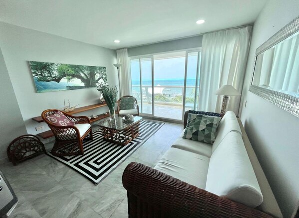 Appartement Familial, balcon, vue mer | Salle à manger