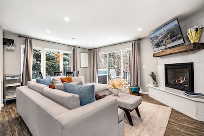 Updated Beauty Minutes to Vail - Garage +Backyard + Pet Friendly