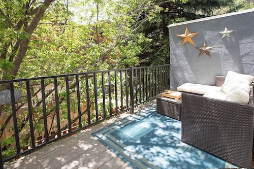 Updated Beauty Minutes to Vail - Garage +Backyard + Pet Friendly