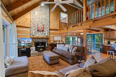 Grandfather Vista is a 3-bedroom true log cabin in charming Banner Elk with AC