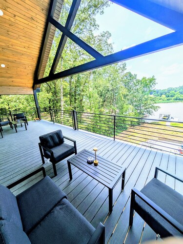"The Gamers Garage" Lakehouse w/ Game Room & Boat Pier