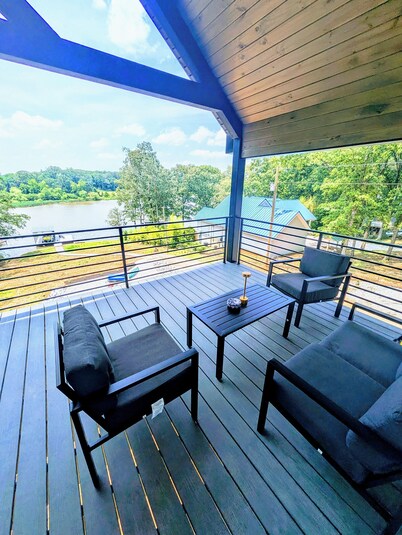 "The Gamers Garage" Lakehouse w/ Game Room & Boat Pier