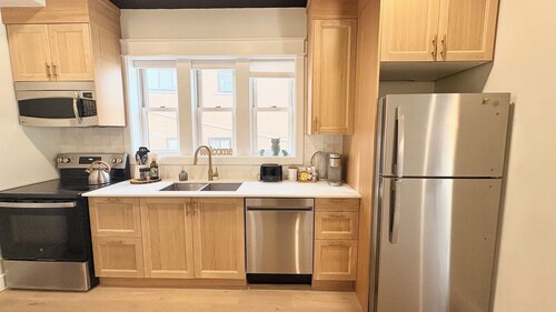 The Walnut on Victoria Park | 2 Bedroom 1 Bath 3 Beds| Main Floor w Basement