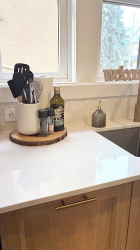 The Walnut on Victoria Park | 2 Bedroom 1 Bath 3 Beds| Main Floor w Basement