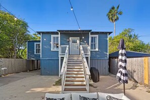 Terrace/patio - Perfect 4 Extended Stays-Pets OK- 2 Min to Beach (Galveston)