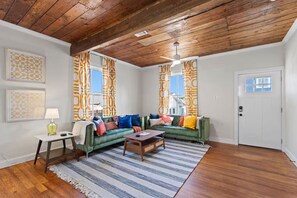 Smart TV - Perfect 4 Extended Stays-Pets OK- 2 Min to Beach (Galveston)