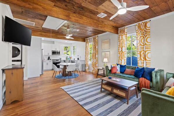 Smart TV - Perfect 4 Extended Stays-Pets OK- 2 Min to Beach (Galveston)