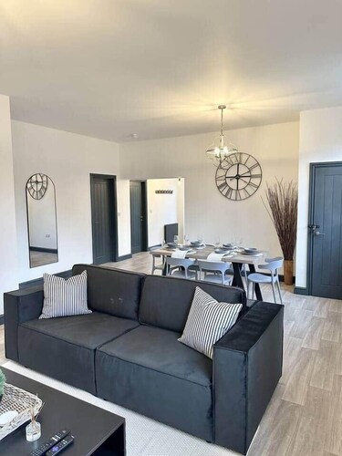 The Chatsworth | Sleeps 6 | king Size Beds