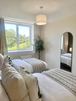 1 bedroom, iron/ironing board, WiFi, bed sheets - Southwood Place | Multiple Free Parking | Sleeps 4 (Salford)