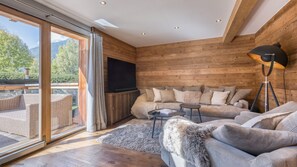 TV connectée, cheminée, jeux vidéo